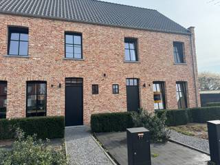 Recente BEN-woning met 4 slaapkamers te huur in Gierle, afgewerkt met zeer kwaliteitsvolle materialen. Op een grondoppervlakte van 2500 m2 werden de...