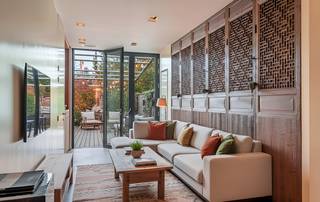 Aan De Groene Boulevard vinden we dit prachtig gerenoveerd herenhuis met ruim terras, stadstuin én mogelijkheid tot aankoop garage op +/- 100m.De...