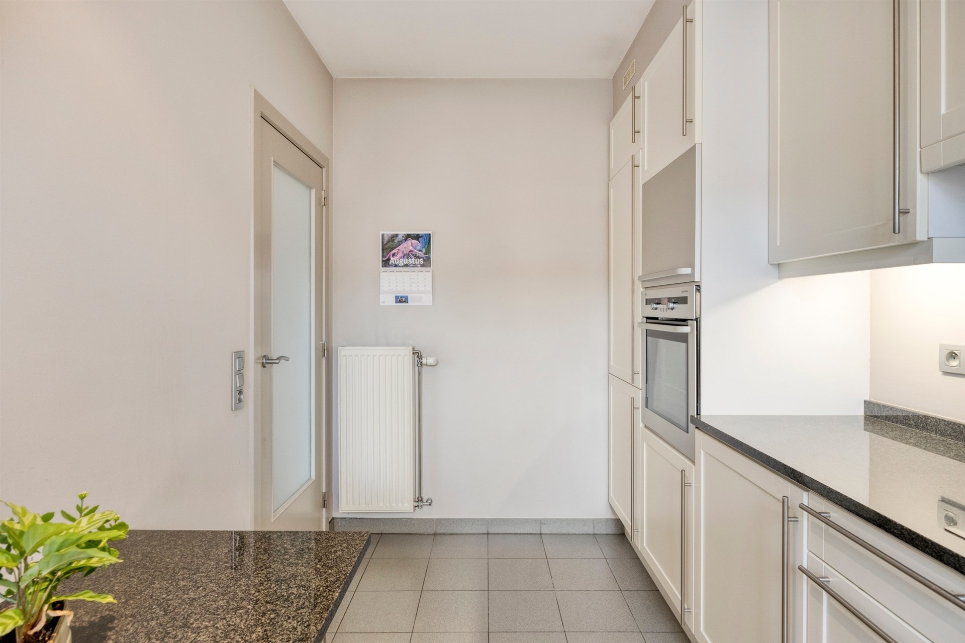 Uitstekend gelegen 3 slaapkamerappartement met 2 autostaanplaatsen (105m²) - foto 5