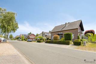 Bent u op zoek naar een woning met ruimte, karakter én mogelijkheden om volledig naar uw smaak te renoveren? Dan is deze woning in...