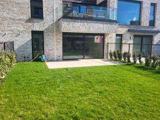 <span><strong>85% VERKOCHT! Grijp nu je kans </strong>alvorens het project is uitverkocht.<strong><br /></strong><span><br />Wij zijn elke woensdag van 13 uur tot 16 uur aanwezig</span>. <br />Bekijk het volledig project op: https://www.jansenrealestate.be/agnetenpark/4764739/<strong><br /></strong><br />Agnetenpark, Altijd thuis, overal dichtbij...</span><br /><br /><span>Agnetenpark is een échte nieuwe buurt met verschillende woningtypes voor iedereen en voor elke (gezins)situatie. Maar in Agnetenpark leef je niet alleen op maat van de mensen maar ook op maat van morgen. Zo is er aandacht voor duurzame energie - denk maar aan zonnepanelen, geothermie (warmtepomp met aardwarmte) en waterrecuperatie - én duurzame mobiliteit. De woningen dragen ook het BEN-label (Bijna Energie Neutraal). Het E-peil ligt onder E20 waardoor er 5 jaar vrijstelling is op het kadastraal inkomen. </span><br /><br /><span>Er wordt een nieuw buurtpark aangelegd aan de Kloosterstraat waardoor je kan genieten van het uitbundige groen tijdens een rustgevende wandeling of een gezellige namiddag met buren en vrienden.<br /><br /></span><span><strong>Walwoning D appartement 0.2 gelijkvloers:</strong></span><br />-Bewoonbare oppervlakte: 98m²<br />-Oppervlakte terras: 17m²<br />-Oppervlakte private tuin: 81m²<br />-2 slaapkamers<br />-Aparte berging<br /><br />Vermelde <strong>prijs is</strong> <strong>exclusief ondergrondse parkeerplaats, berging, fietsberging en exclusief btw en notariskosten.</strong><br /><br /><span>Ook wordt er in Agnetenpark gezorgd voor het beste wooncomfort. Alle afwerkingskeuzes werden gemaakt én is er standaard vloerverwarming voorzien. Ondergrondse staanplaatsen, kelder- en fietsenbergingen zorgen voor het mobiele comfort. Verder zorgen de kwalitatieve afwerking en veel lichtinval in de leefruimtes voor een heerlijk thuis-gevoel. Op de ruime terrassen is er uitzicht over de stad Peer en het uitbundige groen.</span><span><br /><br />Een gevarieerd aanbod met een topafwerking, zorg voor de toekomst, het heden en het verleden, dat is wat het groene project Agnetenpark omschrijft. <br /><br />In dit project is geïnvesteerd in een efficiënt en duurzaam geothermisch verwarming en koeling systeem (KWO systeem) dat samen met zonnepanelen en warmtepompen zorgt voor een zeer lage energiefactuur. Meer info over dit systeem vind je hier: www.jansenrealestate.be/wat-is-een-kwo-systeem<br /><br />Neem vandaag nog contact op voor een afspraak op 011 39 90 50. Spring ook eens binnen in het dienstencentrum De Perelaar gelegen op de site van Agnetenpark. De verkoop geschied onder 21 % BTW . <br /><br />Wij ontzorgen je ook voor de <strong>verkoop </strong>van je <strong>huidige woning</strong>! Voor meer uitleg helpen we je graag verder.<br /><br /><em>Getoonde renders en plannen zijn indicatief.</em></span>