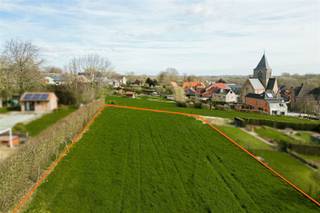 <p>Looking for the perfect location to create your dream home?<br />This unique building plot with a total area of no less than 17a31ca is located in rural Rozebeke and offers a combination of tranquility, space and greenery.</p><p>This building ground gives you the opportunity to realize an open construction where you can enjoy a breathtaking view of the surrounding landscape.<br />The location at Rekelberg in Zwalm guarantees privacy and living comfort, far away from the hustle and bustle but still easily accessible.</p><p>The main applicable regulations are as follows:<br /> - Maximum building depth: 12m<br /> - Maximum cornice height: 6m<br /> - Lateral building clearances: minimum 4m<br /> - Front yard strip: minimum 5m</p><p>Are you looking for the perfect location to realize your dream home? Then this lot is definitely worth a visit!</p>