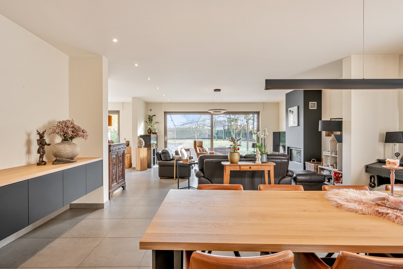 Instapklare open bebouwing met 4 slaapkamers en 2 badkamers - foto 3