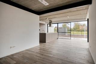 immo DAVID stelt voor: een prachtige nieuwbouw driegevelwoning op topligging, afgewerkt met oog voor detail en comfort. Bij het binnenkomen word...