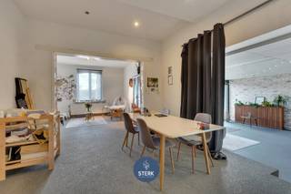VEELZIJDIGE WONING MET HANDELSRUIMTE (448 m²) OP EEN ZICHTLOCATIE TE REKEM ! <br /><br />We vinden deze halfopen woning met een bewoonbare oppervlakte van 448 m² terug op een perceel van 8a 28ca te Rekem-Lanaken. <br /><br />Voor meer informatie, neem zeker een kijkje op onze website via de volgende link:<br />https://www.sterkvastgoedmakelaars.be/detail/te-koop-woning-lanaken/7635680?dosearch=True&flowstatus=ForSale,ForSaleReserved,ForSaleWithBid,ToCompleteForSale,SoldUnderReserve,Sold&pageindex=1&pagesize=12&searchpage=ForSale&sortdirection=DESC&sortfield=pub_flowstatus&transactiontype=Sale