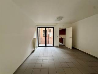 Gezellig appartement met 2 slaapkamers en terras, gelegen in het centrum van Maaseik. ALGEMEEN:-  Het appartement is gelegen op de eerste en tweede...
