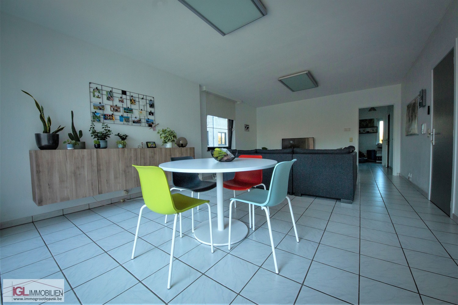 Appartement spacieux au rez-de-chaussée avec 2 chambres à coucher et garage fermé - photo 2