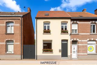 Charmante woning uit 1930, op een perceel van 240m², degelijk gerenoveerd met authentieke materialen en 2/3 slaapkamers, badkamer, doucheruimte,...