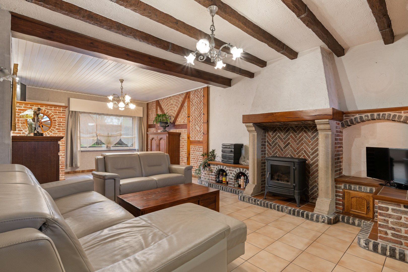 Woning met zeer veel potentiëel. - foto 2