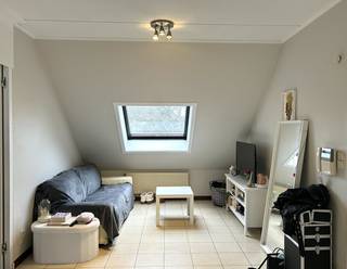 Wonen in het bruisende centrum van Leuven? Dat kan in dit gezellig appartement op de derde verdieping van een prachtig authentiek gebouw in...