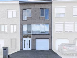 Gezellige woning met zonnige tuin, gelegen aan de toekomstige 'Merksemse tuinen'. Inkomhal met gastentoilet, voorzien van een handenwasser, en...