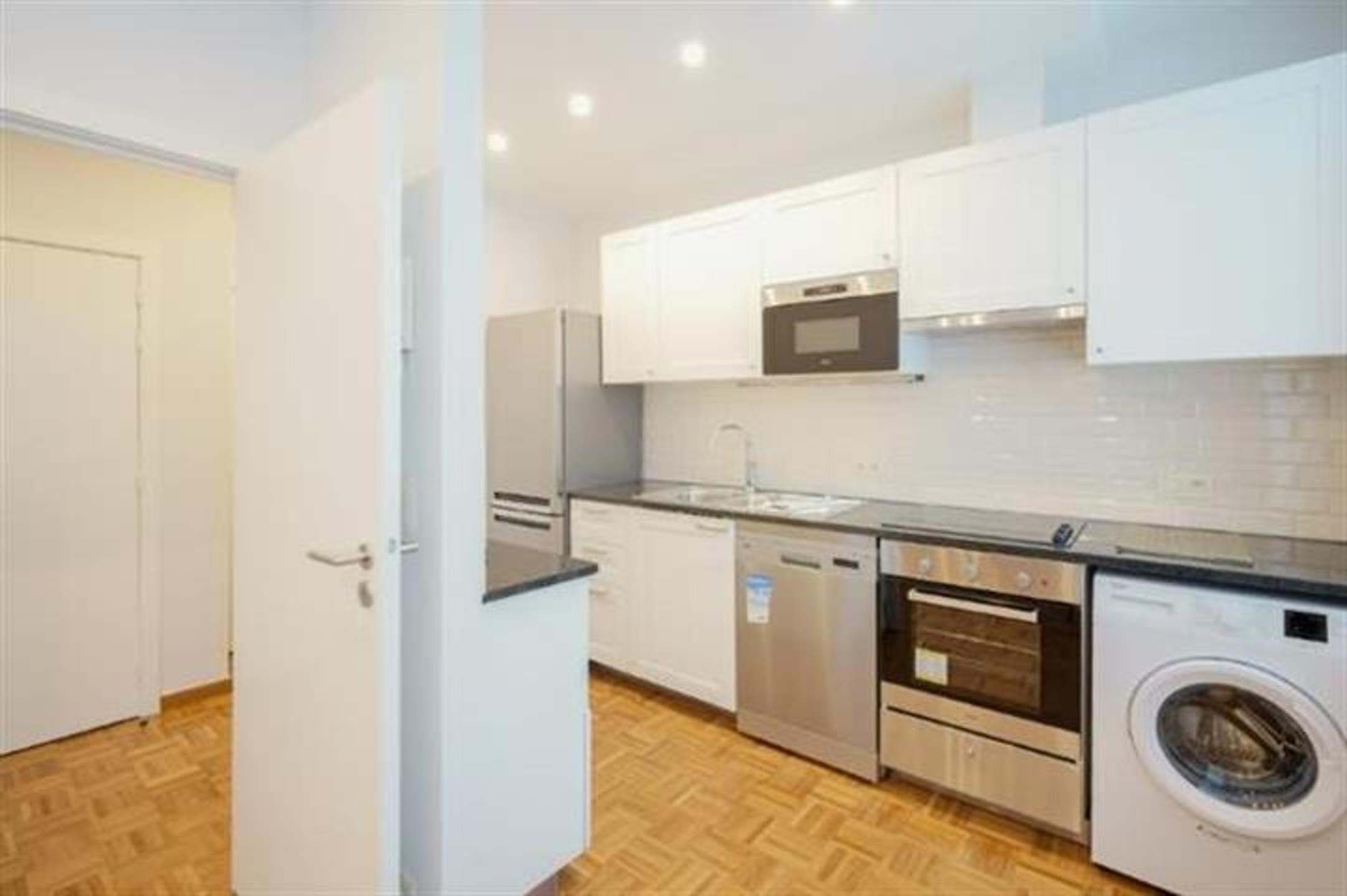 Ixelles – Remarquable Duplex 2 Chambres avec Terrasse SUD - foto 5
