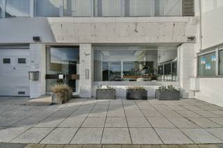 Handelspand te huur in hartje Oudenburg van +/- 130 m². Dit pand heeft een zeer gunstige ligging en is ideaal geschikt voor zowel kantoor-...