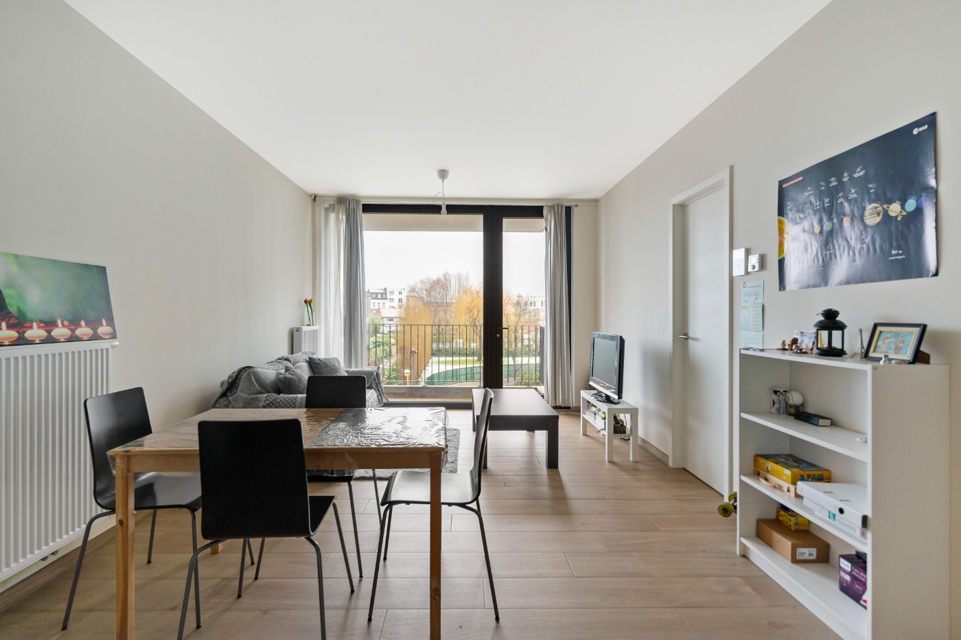 Instapklaar app. op 2e verd. met 1 slpk., terras, kelderberging en autostaanplaats. - foto 3