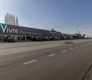 Grand espace commercial de 850 m² avec une belle visibilité situé sur un axe de fort passage reliant Liège à Marche-en-Famenne.Proximité avec les...