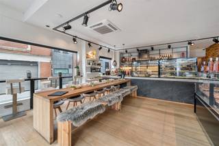 Bent u op zoek naar een interessante en zorgeloze investering in het hart van Aalst? Dan is dit handelspand beslist een opportuniteit die u niet...