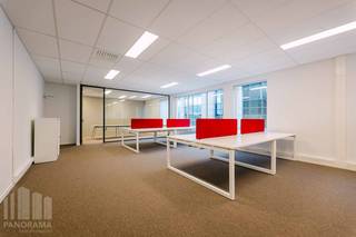 <strong>194 m²</strong> Stijlvolle<strong> kantoorruimte </strong>te huur (en te koop).<br />Uitstekend gelegen, vlak bij de op- en afrit van de <strong>R0</strong> in Groot-Bijgaarden, met een vlotte verbinding naar het knooppunt met de <strong>E40</strong>. Bovendien is het pand uitstekend bereikbaar met het openbaar vervoer: station Sint-Agatha-Berchem bevindt zich op slechts 200 m.<br /><br />De kantoorruimte is gelegen op de eerste verdieping en werd recent <strong>volledig gerenoveerd </strong>en ingericht, met nieuwe <strong>HVAC-installaties</strong>, nieuwe vloerafwerking, schilderwerken, verlaagde plafonds, aangename eetruimte met een nieuwe keuken, een herindeling met aparte kantoren, vergaderzalen en focusruimtes. Ook werd meubilair voorzien en worden de sanitaire voorzieningen opgefrist.<br /><br />Het kantoor maakt deel uit van het “<strong>Inter Access Park</strong>” en biedt een professionele, comfortabele werkomgeving. Het gebouw is uitgerust met liften, toegangscontrole en een brandalarm. <br /><br />Er is ruime parkeergelegenheid voorzien, met de mogelijkheid tot aankoop van zowel bovengrondse als ondergrondse parkeerplaatsen.<br />Daarnaast zijn ook <strong>andere oppervlaktes</strong> beschikbaar, <strong>van 383 m² tot 2.780 m²</strong>, zowel te koop als te huur.<br /><br />Contacteer <strong>PANORAMA B2B</strong> voor meer informatie, plannen of een vrijblijvend plaatsbezoek via <strong>0477 09 00 09.</strong>