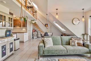 Een absolute topper!!! Dit ruime appartement is gelegen in het centrum van Zelzate. Op wandelafstand vind je hier diverse speciaalzaken,...