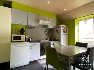 Deze voormalige herberg "Café Central" is op heden een klassieke woning waar de voorkamer gebruikt wordt als deel van de leefruimte. Echter kan...