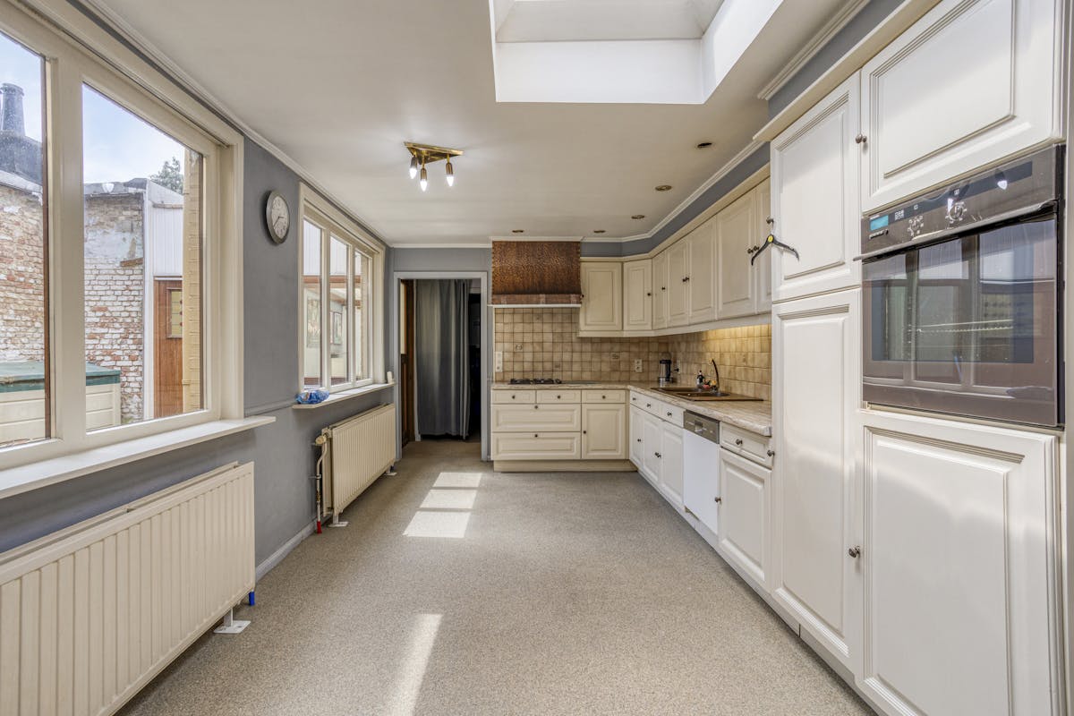 Te renoveren huis met vier slaapkamers en tuin in het centrum - foto 4