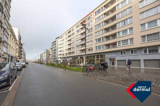 Ontdek dit lichtrijke te renoveren appartement op de zevende verdieping van de stijlvolle Residentie L’Aiglon, ideaal gelegen in de...