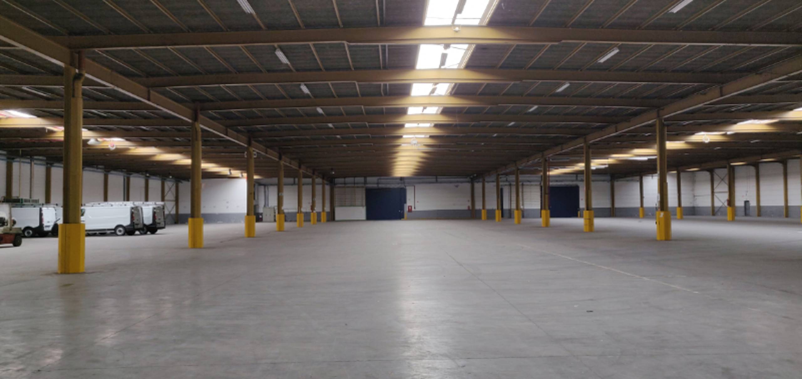 Commercial à louer à Saint-Nicolas - photo 3