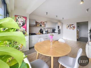 This beautifully renovated, move-in-ready apartment is located in the vibrant centre of Dilbeek and offers a perfect blend of modern comfort and...