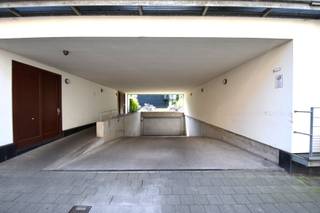 Ondergrondse parkeerplaats met een hoofdpoort te huur omgeving Centrum/ Station Gent-Sint-Pieters. Gem. Kosten 10 EUR/maand (forfait).Deze...