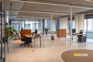 Werk in een historisch pand met moderne voorzieningen, midden in Izegem en perfect bereikbaar voor klanten én medewerkers.Ontdek Atelier 12, een...