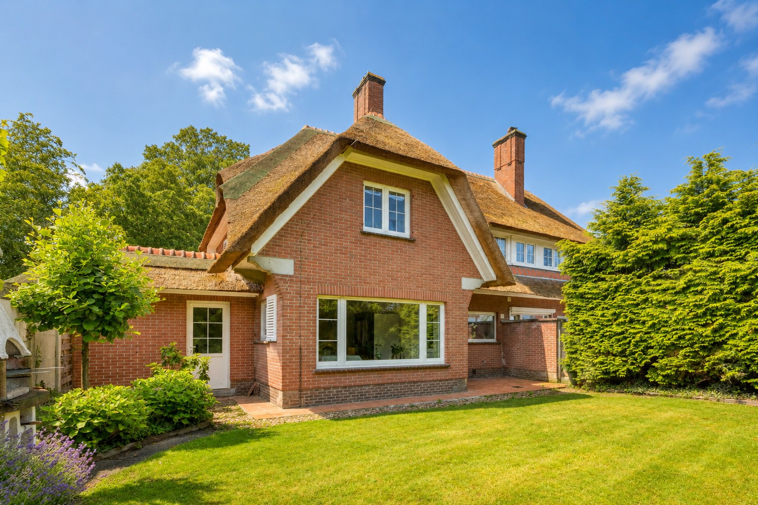 Charmante koppelvilla met garage en westgerichte tuin - Prachtige ligging in villawijk 't Motje - foto 1