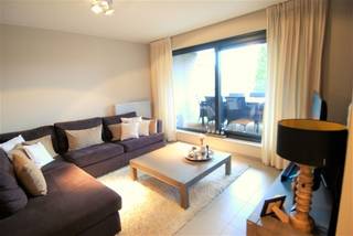 Gezellig appartement met 2 slaapkamers, 2 terassen, autostaanplaats en kelderberging in het centrum van Maaseik. ALGEMEEN- Appartement gelegen op...