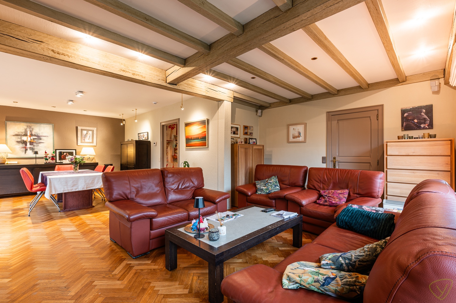 Kwalitatief afgewerkte woning met praktijkruimte en uitzonderlijk ruime kelderverdieping - foto 4