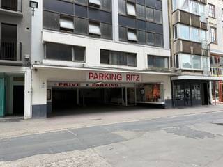 Garage sécurisé à vendre à Ostende. Ce box de garage facilement accessible (n° 181) est situé au huitième étage du Parking Ritz, dans un...