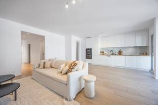  * Dit gerenoveerd drie slaapkamer is gelegen langs de Alfons Pieterslaan te Oostende. * Het appartement is gelegen op de 2e verdieping. * In 2025...