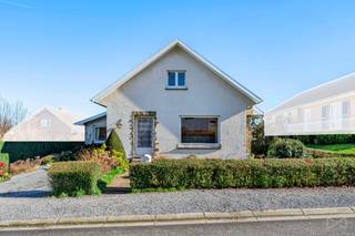 Située à Champion, proche des commodités ainsi que des grands axes, cette maison 4 façades construite en 1966 offre un beau potentiel...