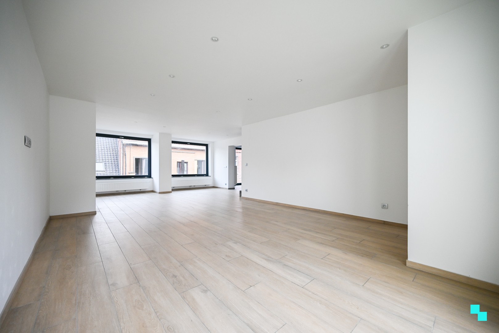 Compleet vernieuwde duplex met 4 slaapkamers en zonneterras in hartje Wevelgem - foto 5