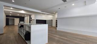 Commercieel handelspand met appartement, studio en ruime garage in hartje HouthalenBel Tom voor een afspraak op het nummer 0468/09 81 97.Ontdek dit...