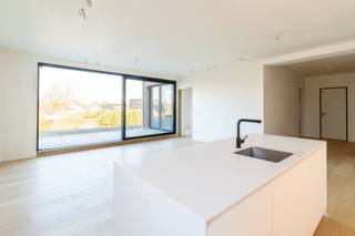 Dit ruime appartement op de eerste verdieping is gelegen in project 'Hof Ter Eiken', daterend van dit jaar. De grondige, kwalitatieve en...