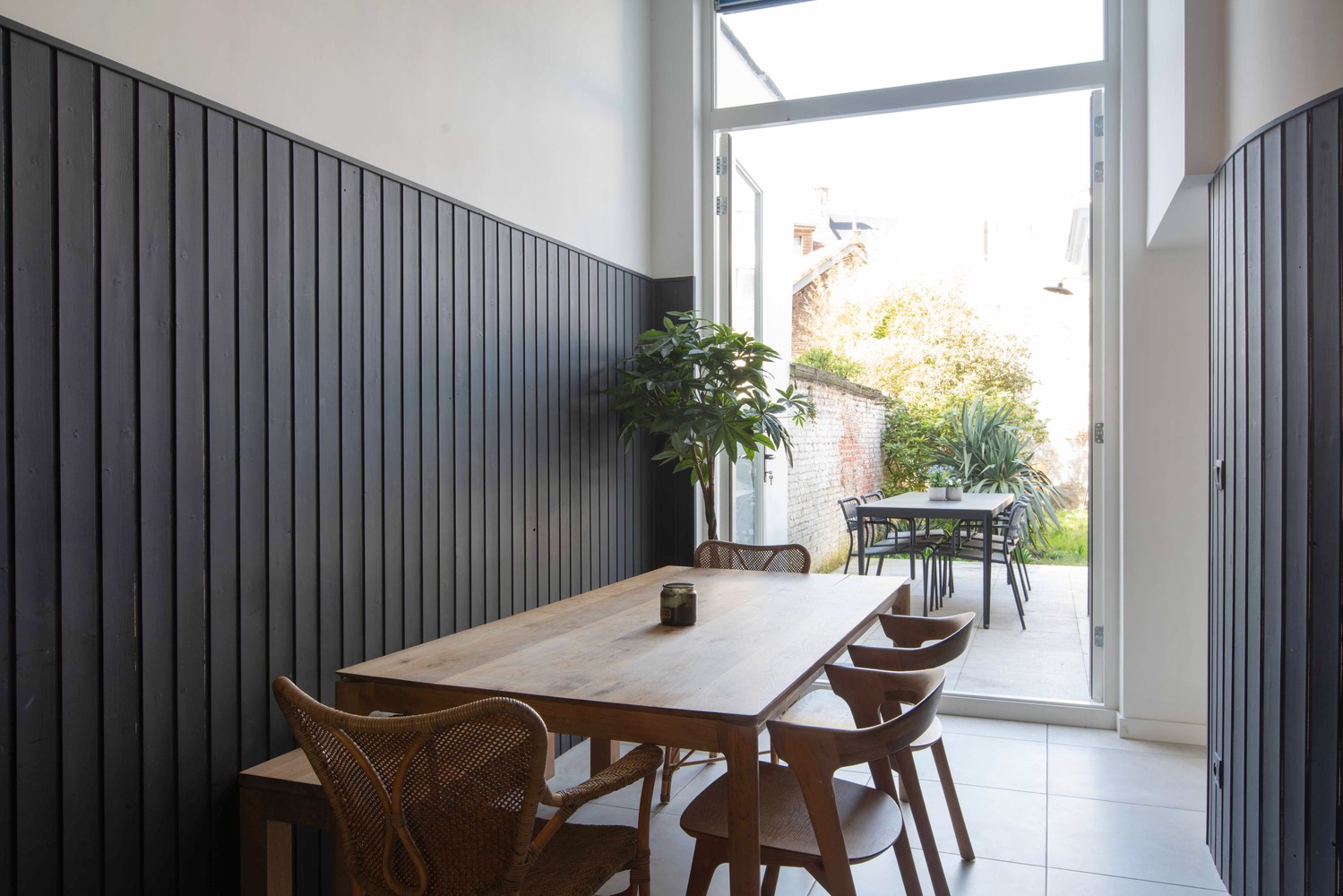 Maison de maître rénovée avec 4 chambres et un agréable jardin à Zurenborg - photo 3