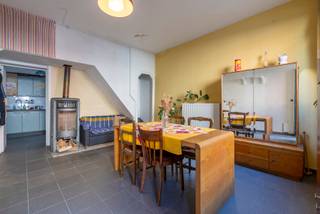 Aan het sfeervolle Boerenhof, in de Gentse wijk Rabot, ligt deze charmante instapklare woning met tuin. De omgeving ademt rust en gemeenschap:...
