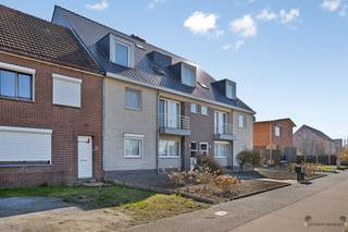 Duplex apartment with 3 bedrooms for rent  Great location near E313, public transport, schools and stores Located in an excellent and quiet...