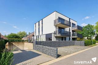 <p><span>Cet appartement récent est idéal pour un jeune couple ou une personne seule.<br /><br /></span></p><p><span>Compte tenu de son année de construction, ce petit logement est en parfait état technique :</span></p><p><span> </span></p><p><span>+ pas d’amiante</span></p><p><span>+</span></p><p><span> </span></p><p><span>À l'extérieur, vous profiterez d'une terrasse spacieuse.</span></p><p><span><br />Il est équipé d'un ascenseur, d'une place de parking souterraine et d'un débarras (inclus dans le prix)</span></p>