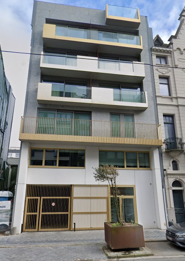 Te koop: Autobox nr. 1 in autoliftsysteem – hartje Oostende - foto 1