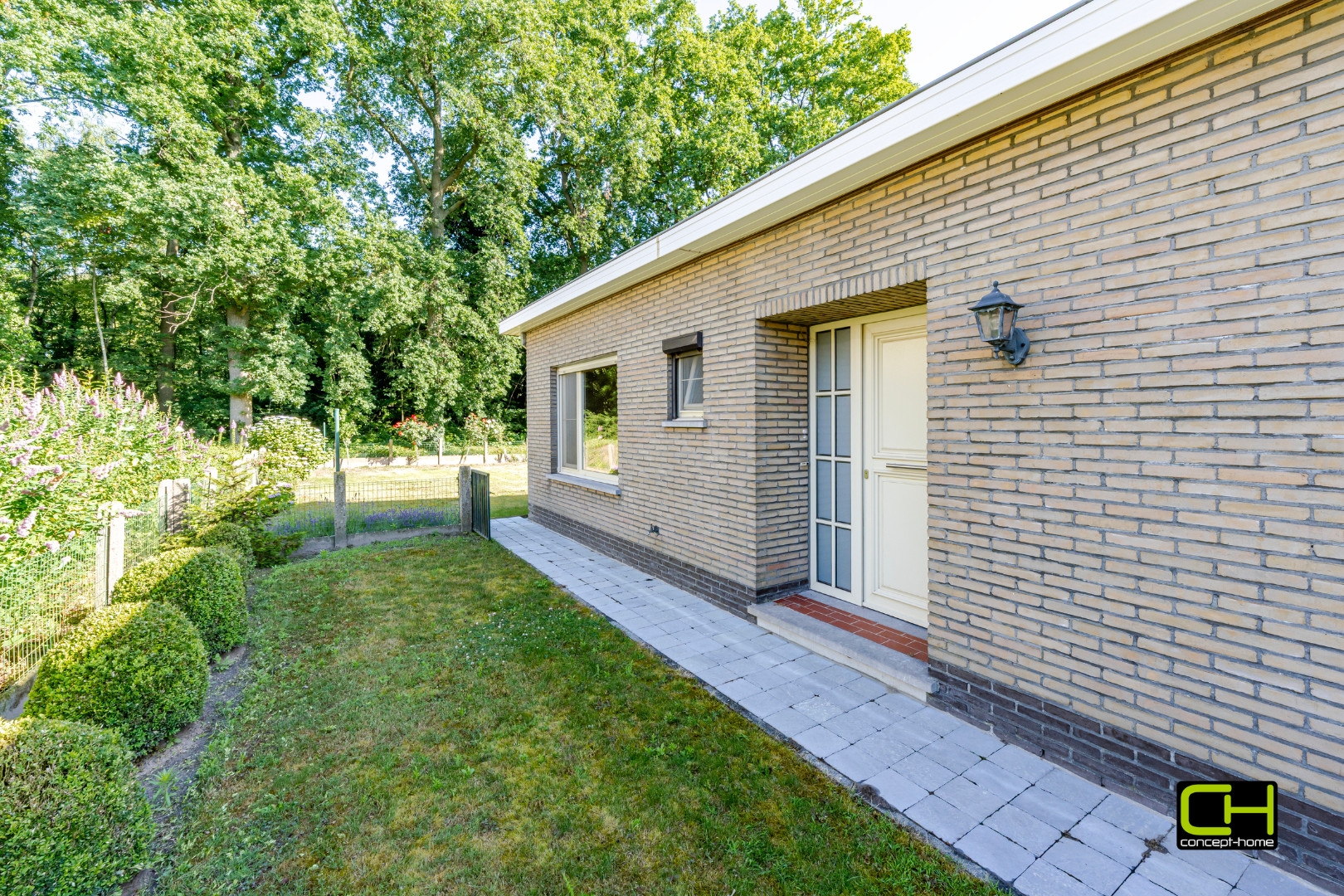 Knusse bungalow op een mooi perceel grond, rustig gelegen met zicht op groen. - foto 4