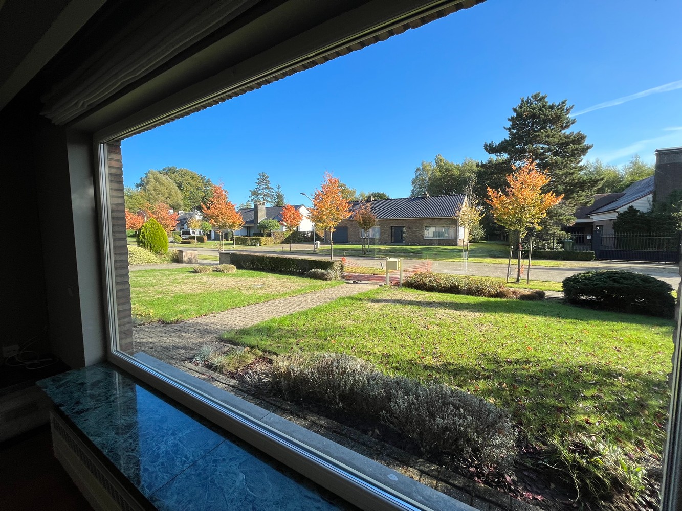 Laagbouw villa van ca 230 m2 met 3 slaapkamers nabij het centrum van Brasschaat. - foto 4