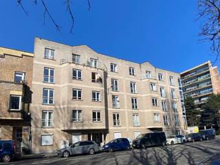 Top location Schaerbeek! Spacious 2-bedroom apartment with terrace & all comfort.Within walking distance of the VRT, close to the European...