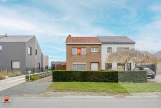 Met een landelijk uitzicht, op een boogscheut van Evergem-centrum en dichtbij tal van voorzieningen? Dat zijn de perfecte kenmerken voor deze...