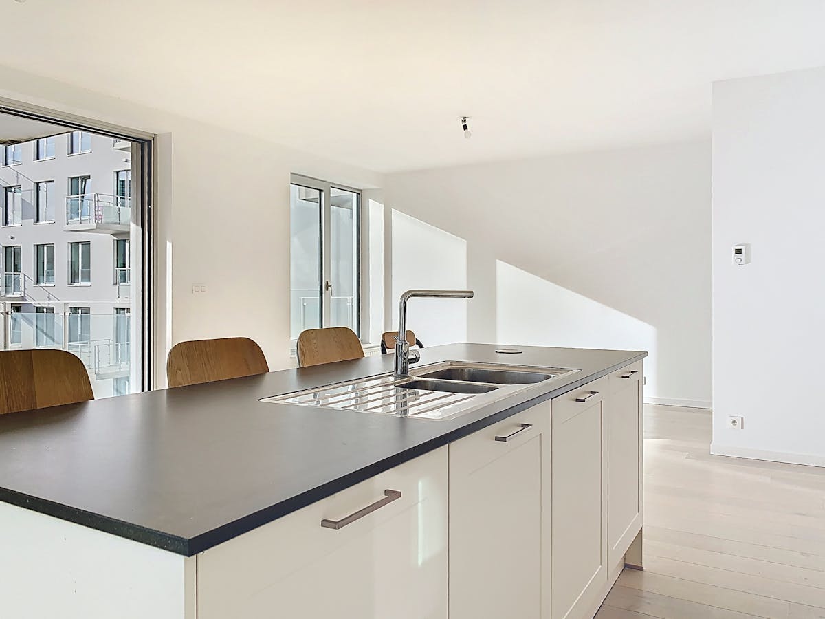 Tour &amp; Taxis - Appartement 3 chambres avec vue sur le canal - photo 2