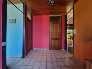 We vinden deze te renoveren, gelijkvloerse woning terug in de Kruisboogstraat. Ze bevindt zich op een ruim perceel van 10 are en biedt een...