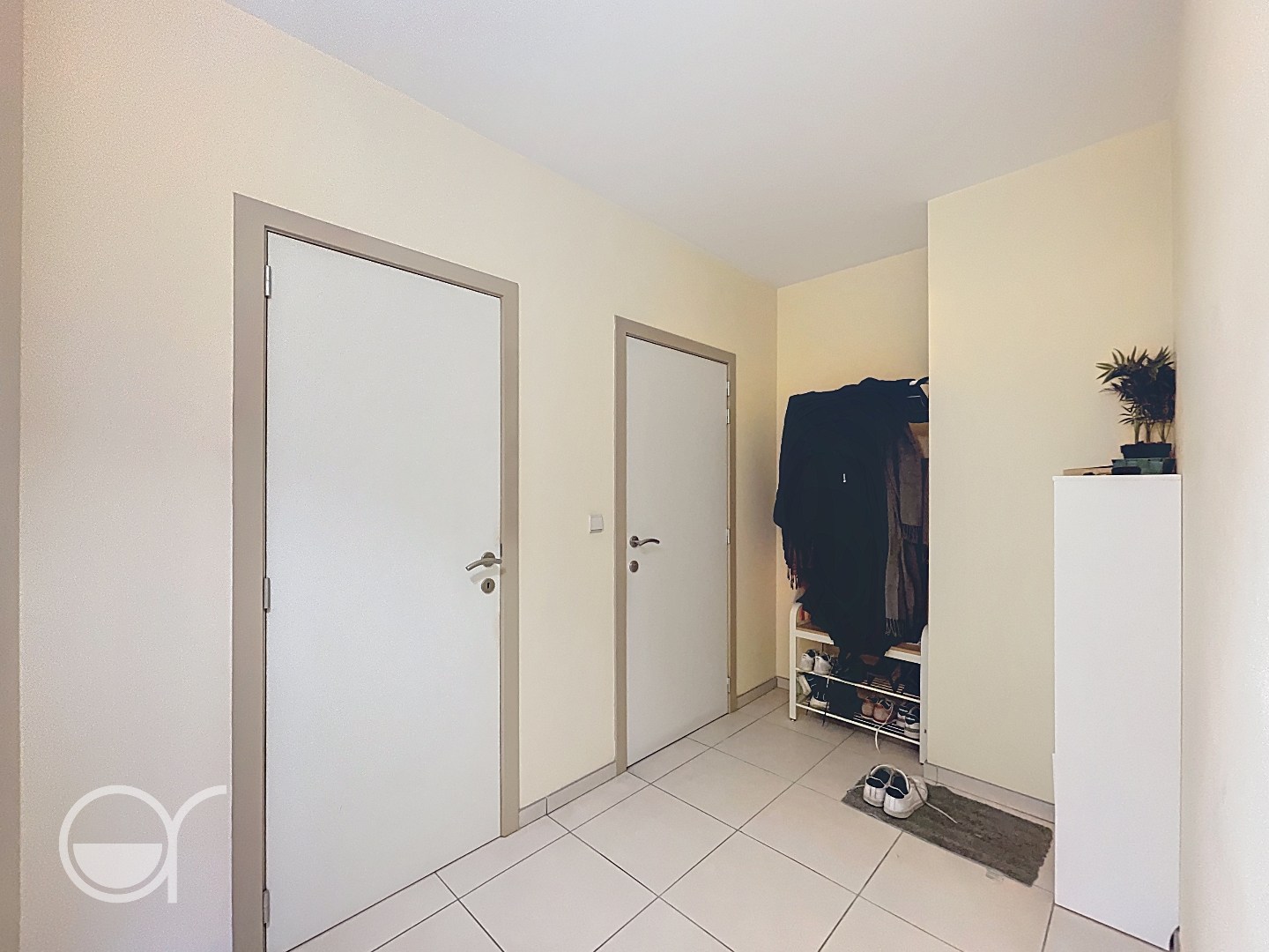 Lichtrijk appartement met terras en garagebox nabij station Gent-Sint-Pieters - foto 2